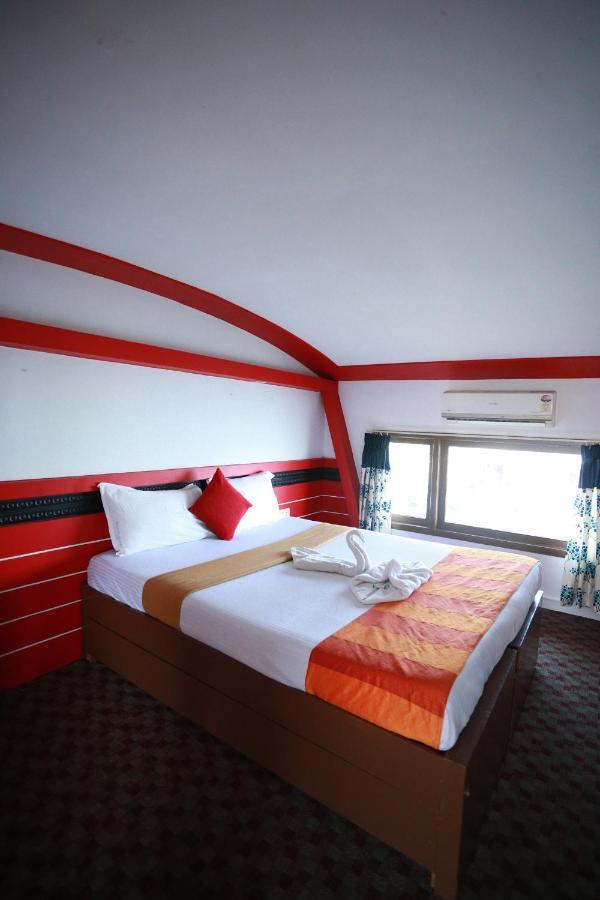 Friends Cruise, Nightstay Houseboat Botel Alappuzha