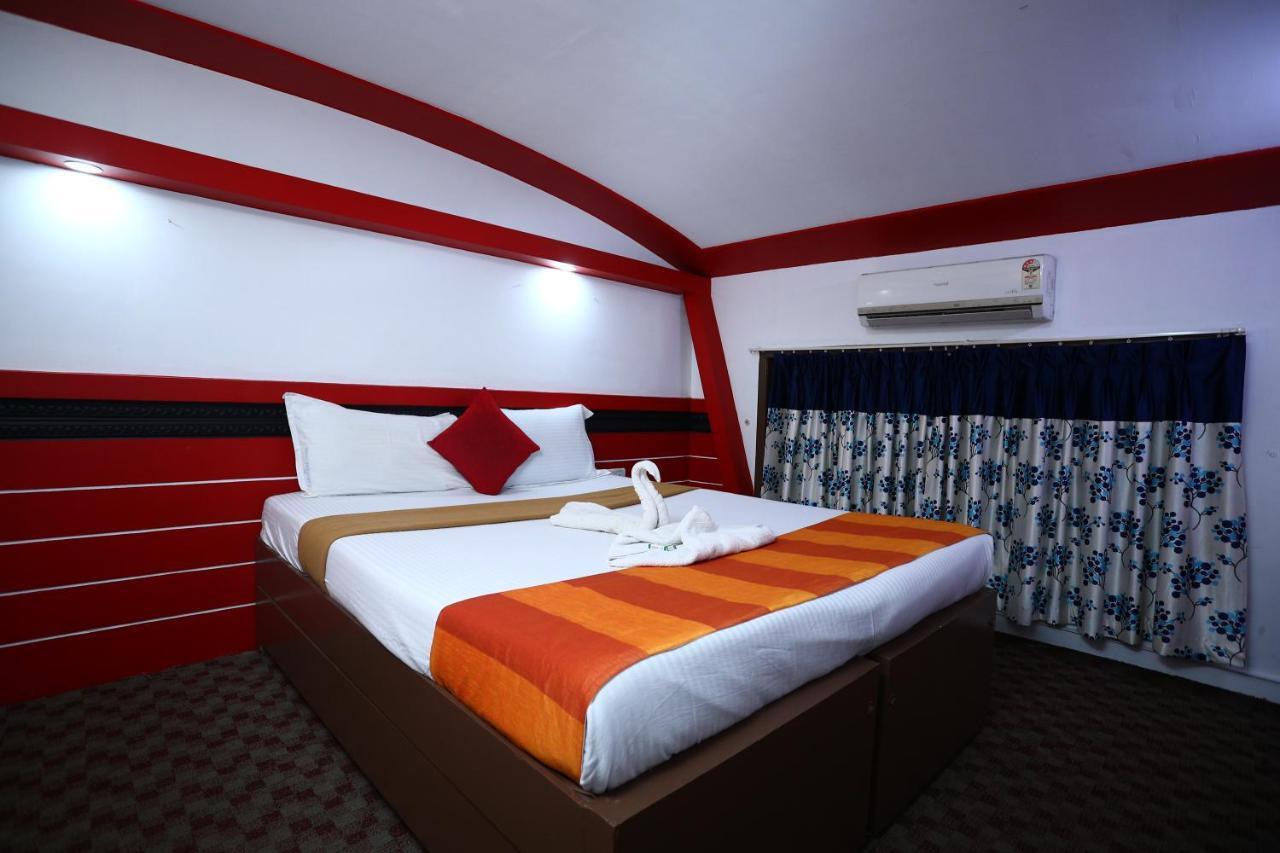 Friends Cruise, Nightstay Houseboat Botel