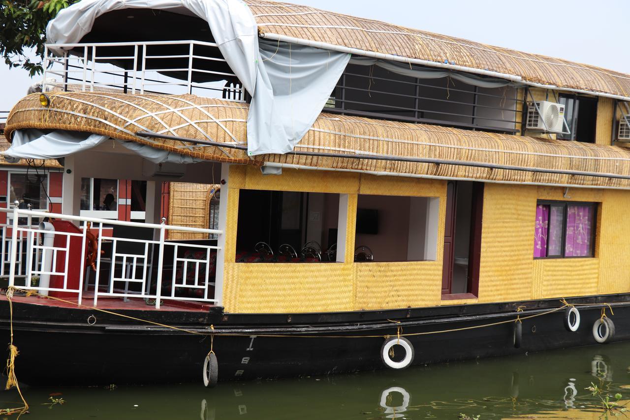 Friends Cruise, Nightstay Houseboat Botel *