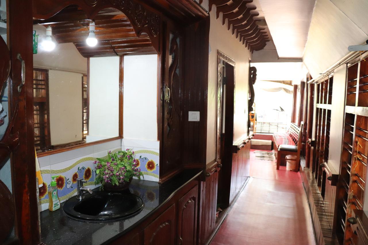 Friends Cruise, Nightstay Houseboat * Alappuzha