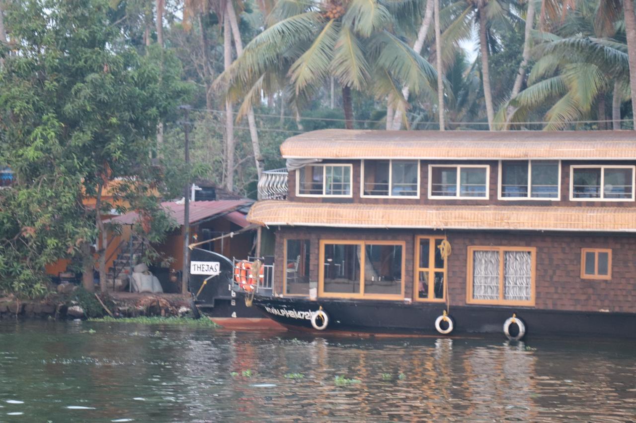 Botel Friends Cruise, Nightstay Houseboat *