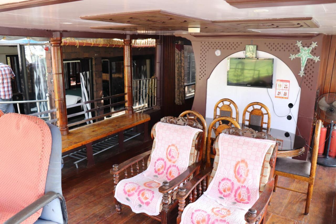 Friends Cruise, Nightstay Houseboat Botel Alappuzha