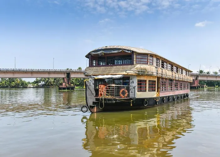 Friends Cruise, Nightstay Houseboat