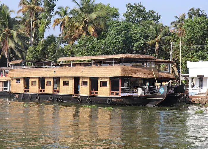 Friends Cruise, Nightstay Houseboat