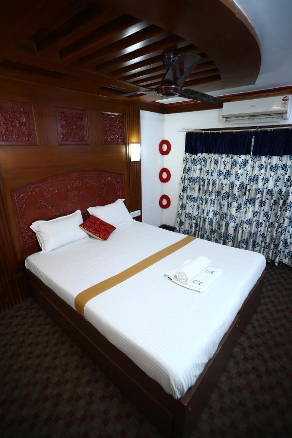 Botel Friends Cruise, Nightstay Houseboat