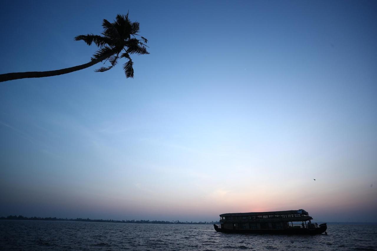 Botel Friends Cruise, Nightstay Houseboat Alappuzha