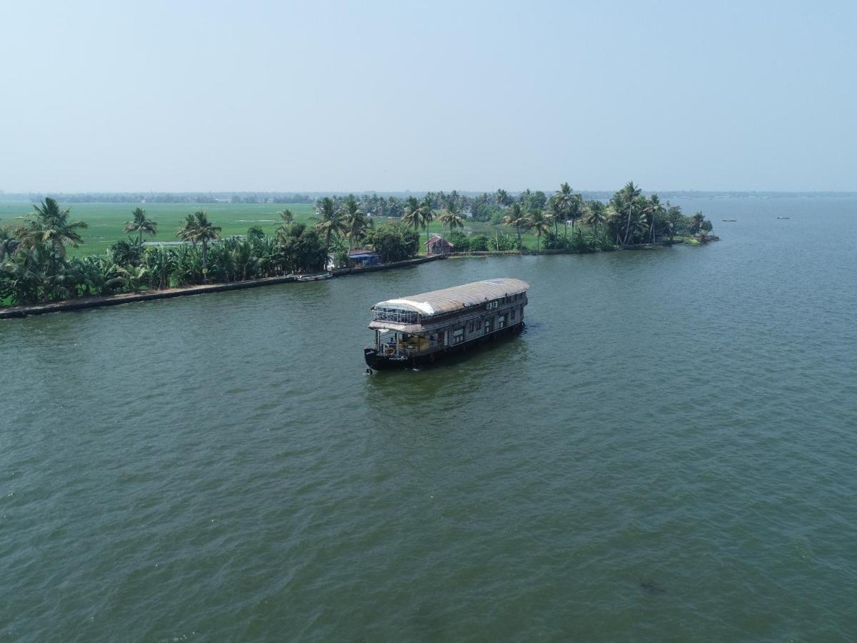 Friends Cruise, Nightstay Houseboat Botel *