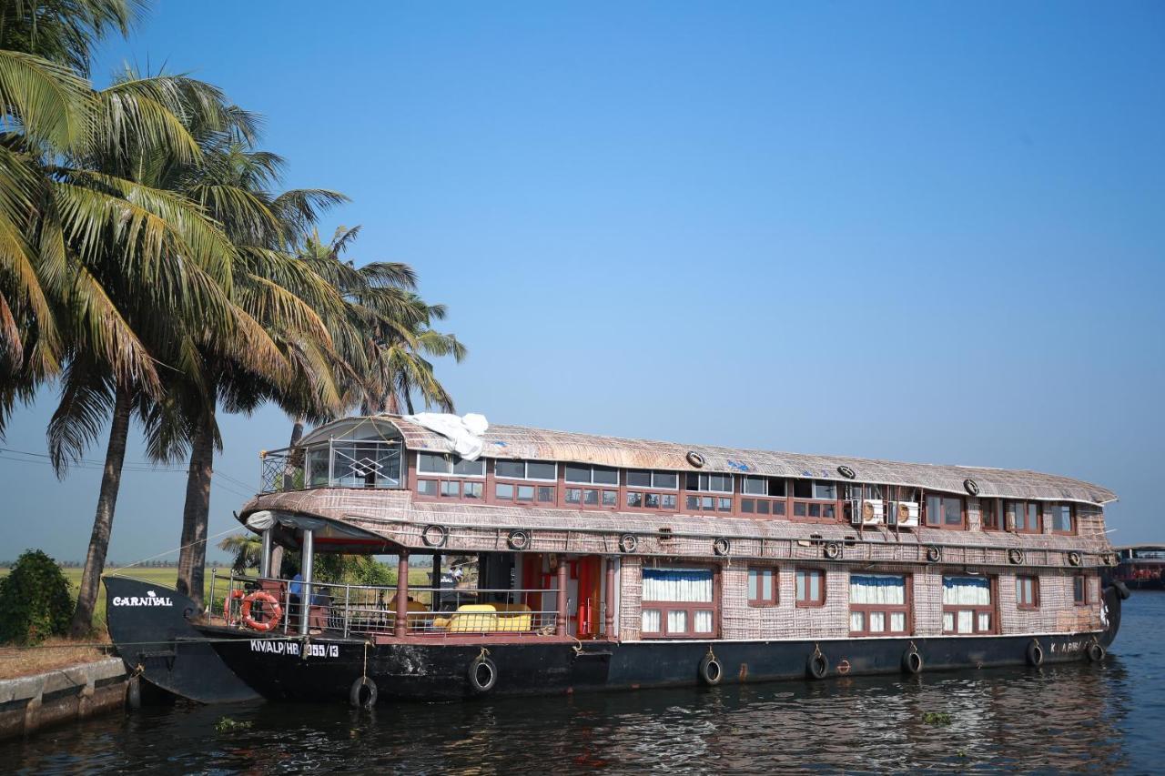Friends Cruise, Nightstay Houseboat Botel *