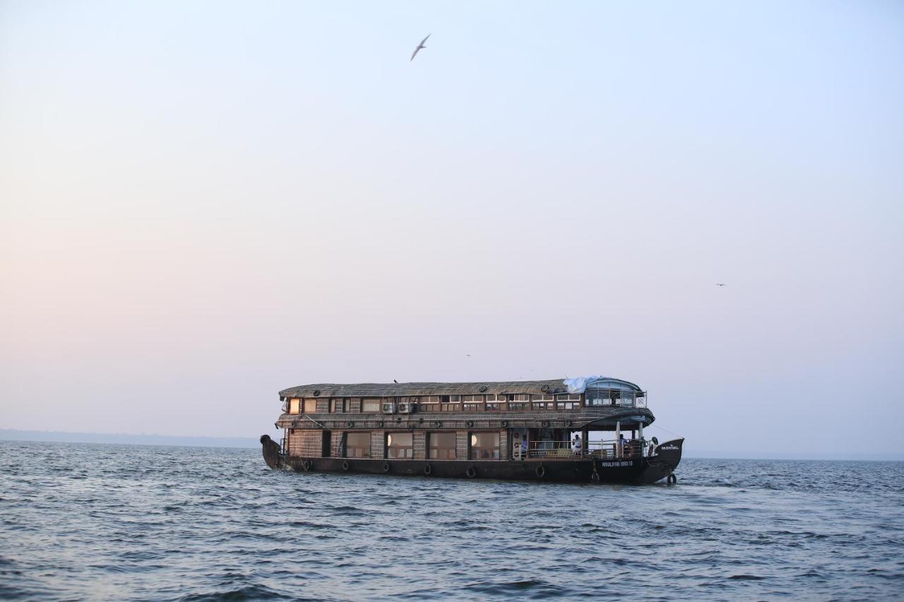 Botel Friends Cruise, Nightstay Houseboat *