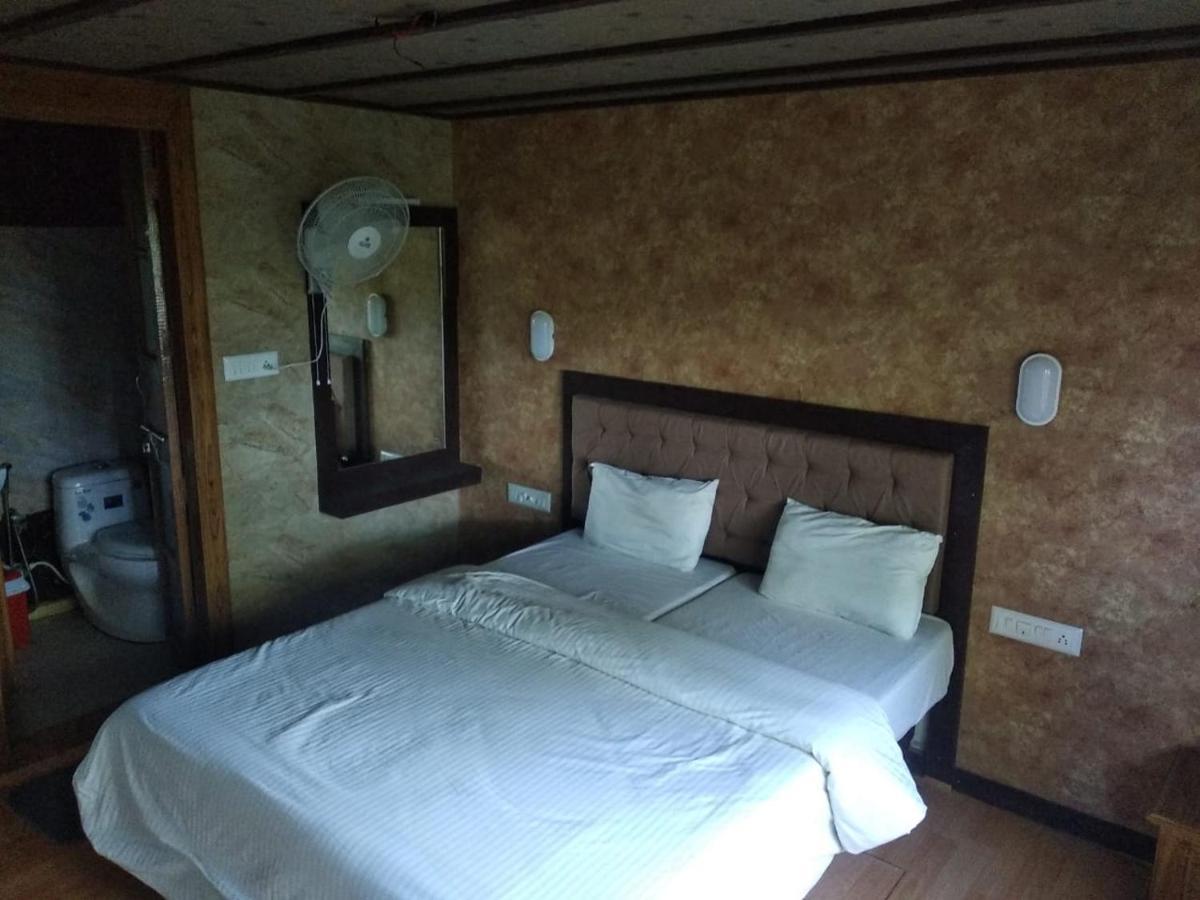 Friends Cruise, Nightstay Houseboat Botel *