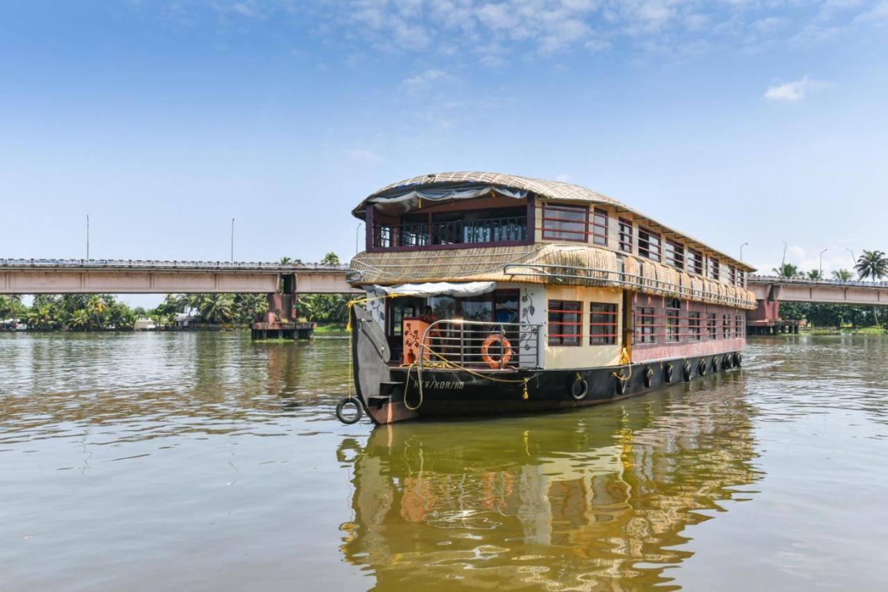 Botel Friends Cruise, Nightstay Houseboat