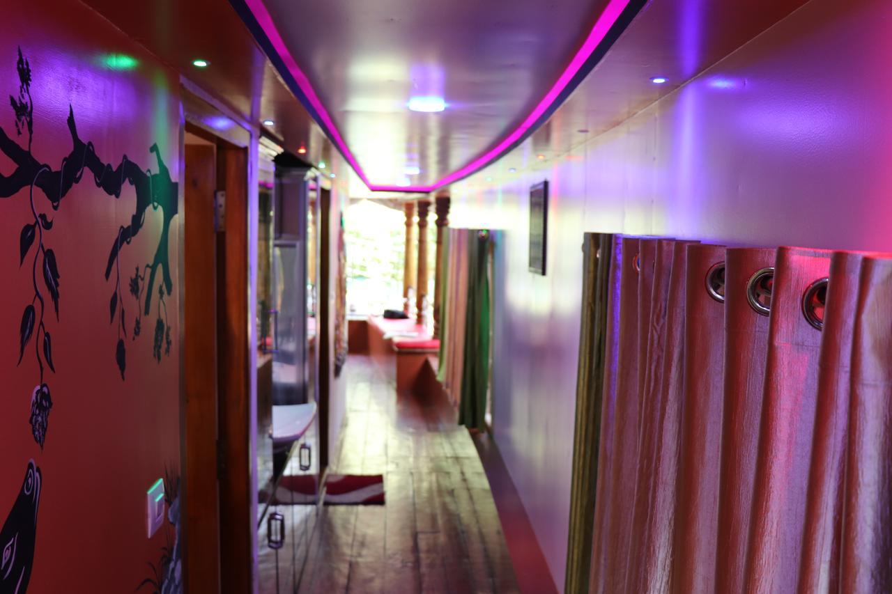 Friends Cruise, Nightstay Houseboat * Alappuzha