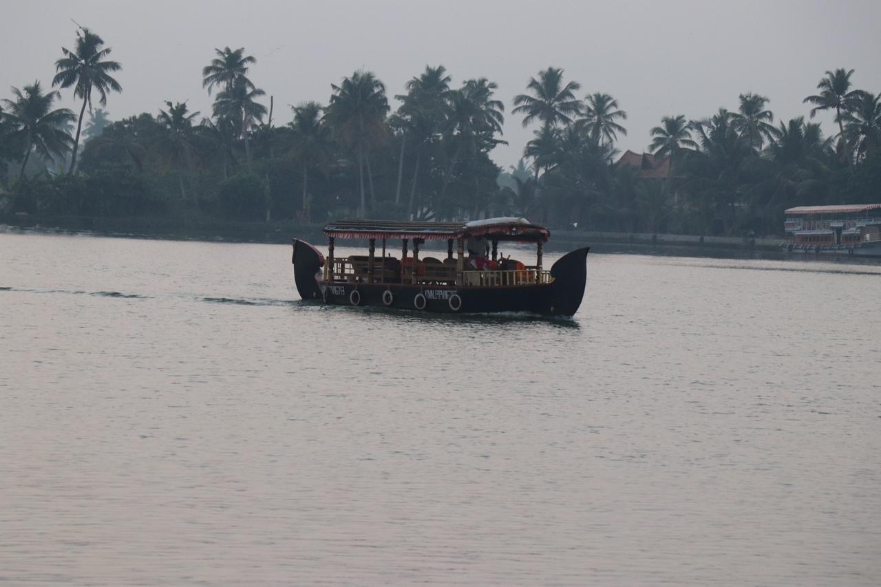 Friends Cruise, Nightstay Houseboat Alappuzha