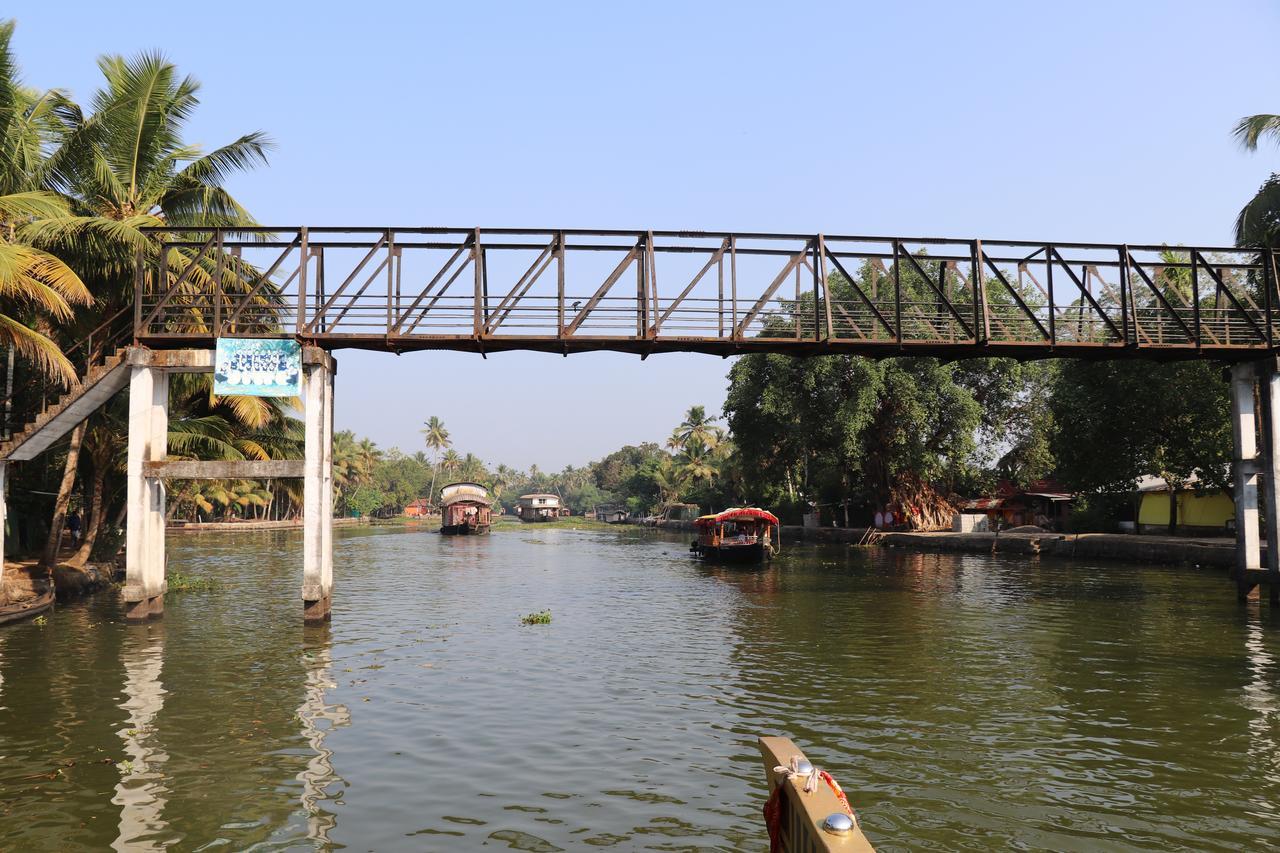 Friends Cruise, Nightstay Houseboat Alappuzha
