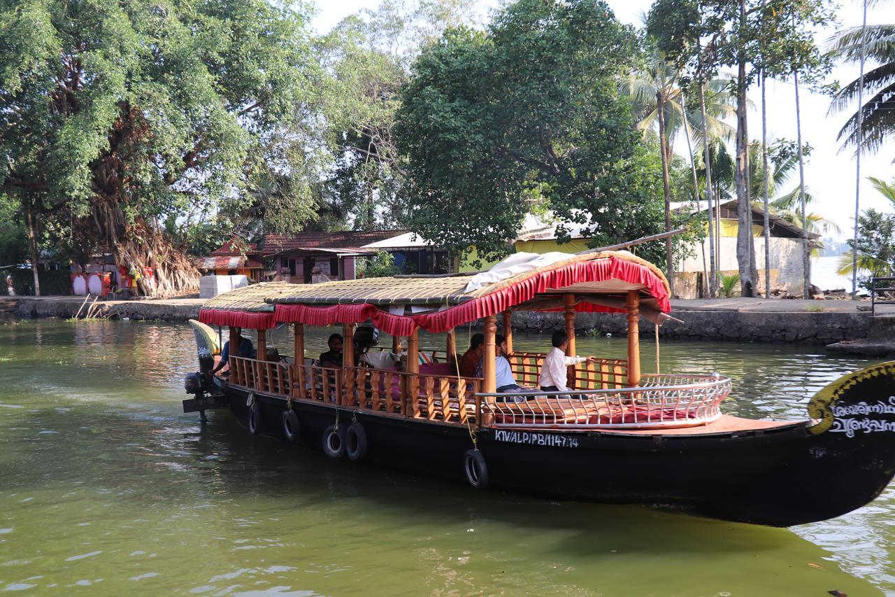 Friends Cruise, Nightstay Houseboat Alappuzha