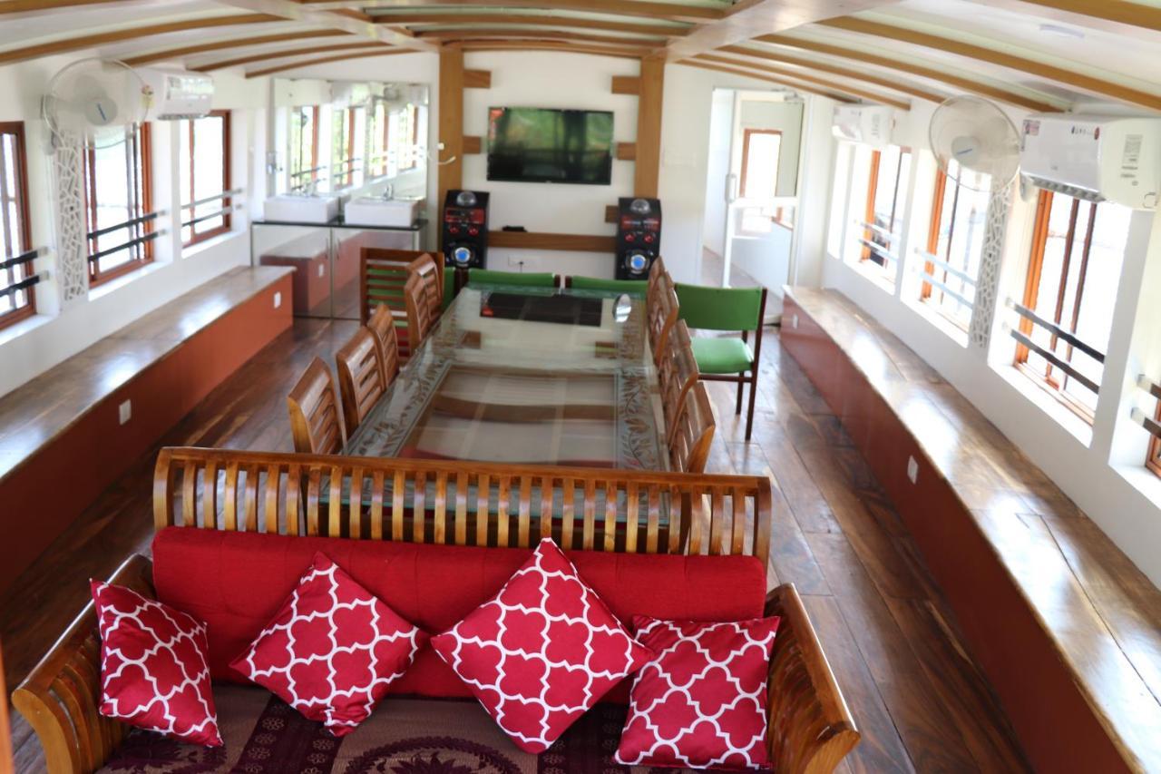 Botel Friends Cruise, Nightstay Houseboat Alappuzha