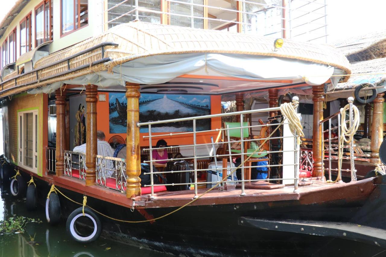 Botel Friends Cruise, Nightstay Houseboat *