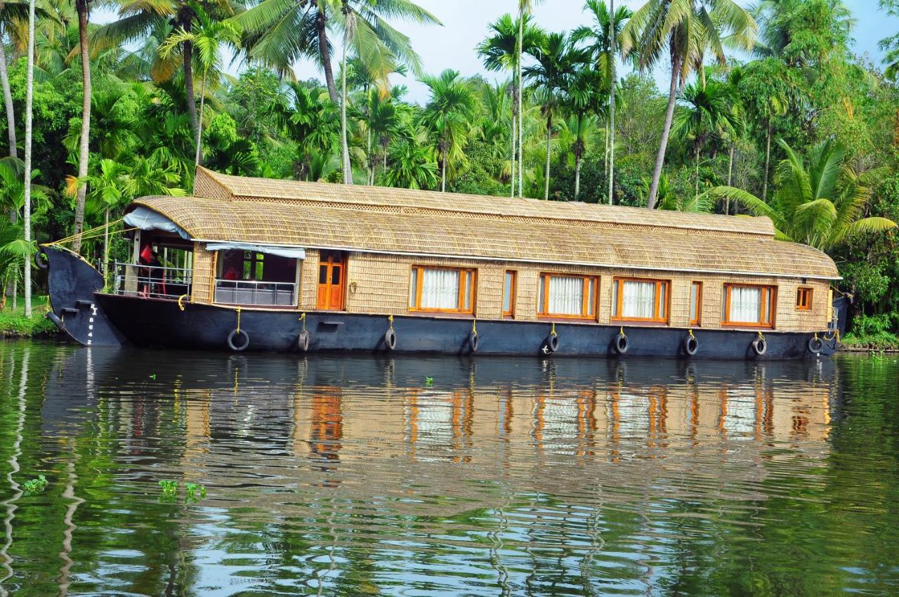 Friends Cruise, Nightstay Houseboat